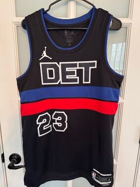 Detroit Pistons Jayden Ivey Swingman Statement Edition Jersey /Rookie card